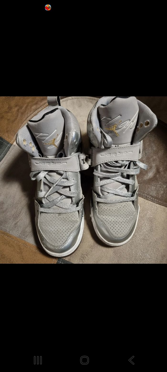 superbe baskets JORDAN taille 37 . 5 - photo numéro 2