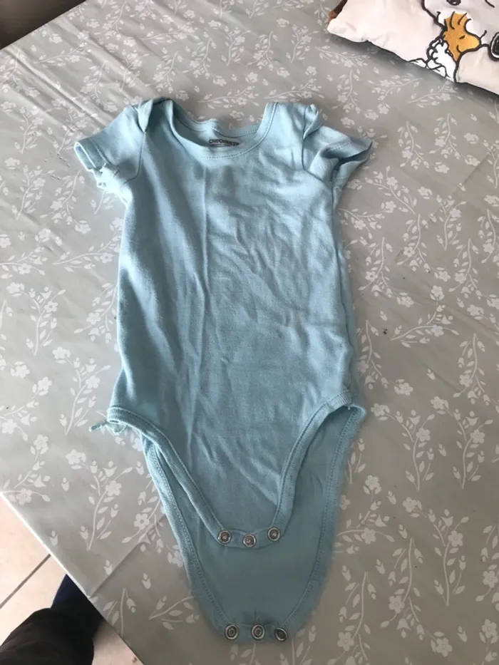 Lot bodys 18 mois - photo numéro 2