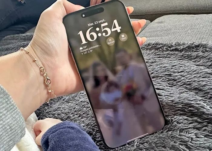 Téléphone I p h o n e.