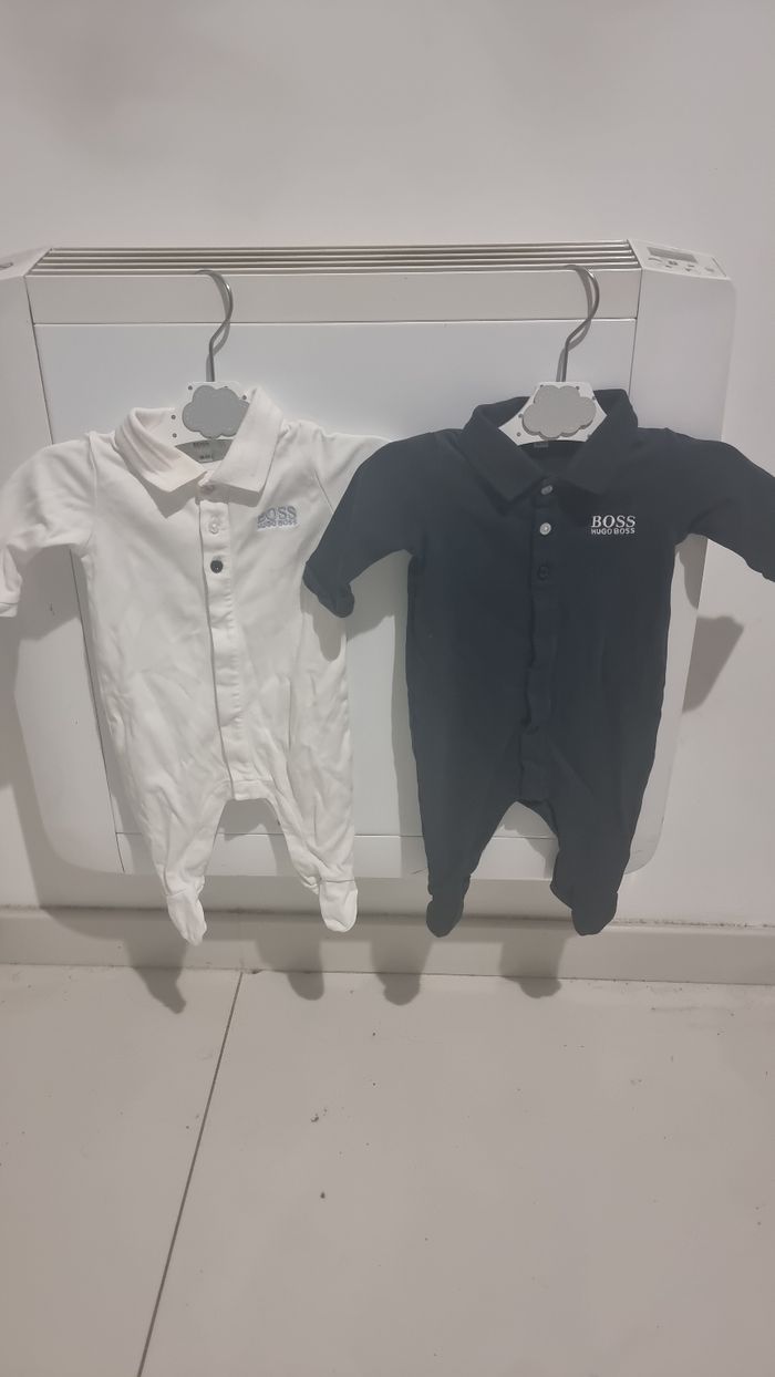 Lot.de 2 pyjama ɓébé hugo boss taille 1 mois