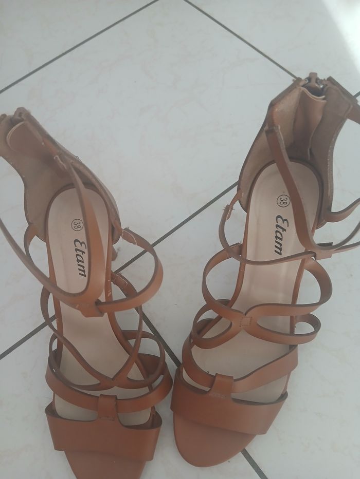 Chaussure ouverte à talon - photo numéro 2