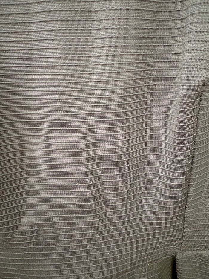 Robe noire texturée à relief col V avec poches Zara - Taille M - photo numéro 3