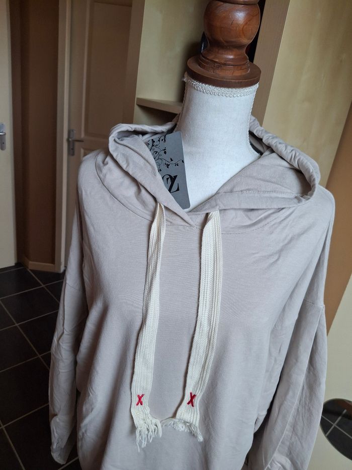 Sweat long capuche beige neuf étiqueté - photo numéro 3