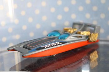 Hot wheels bateau miniature