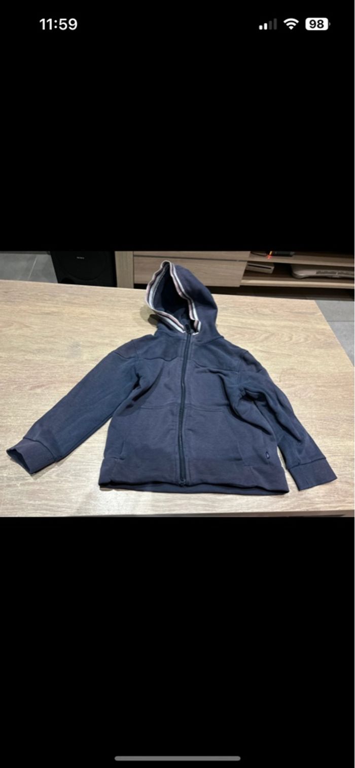 Veste à zip et capuche bleu marine