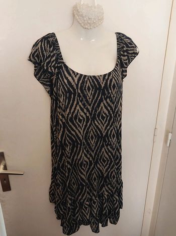 Robe courte bleu marine avec motifs symétrique taille 5