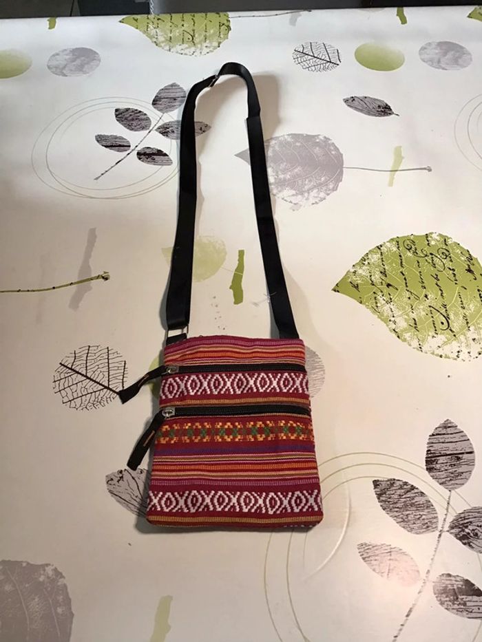 Sacoche bandoulière aux couleur ethnique 14x17,5cm