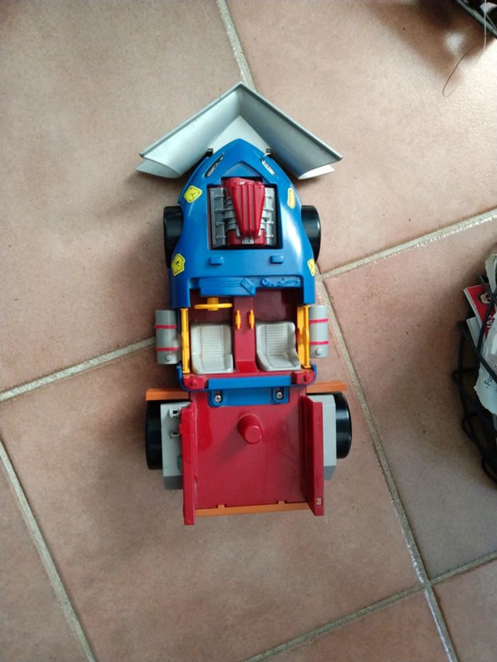 Véhicule à pousser.