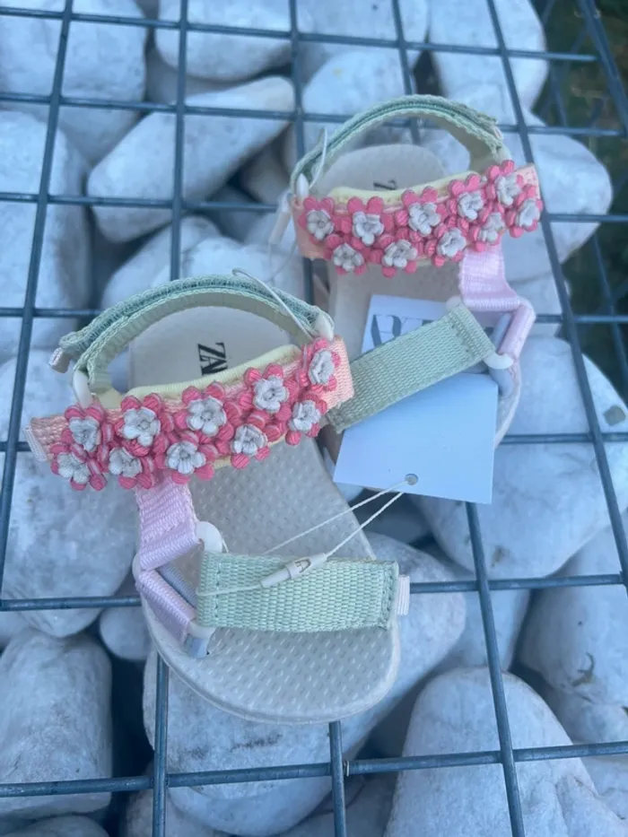 Sandales à brides Zara fleuries - photo numéro 4
