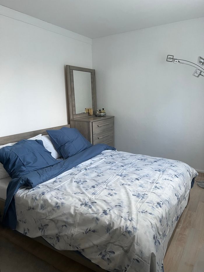 Housse de couette Guy Laroche 240x220 et deux taies d’oreillers 65x65 cm neuf avec étiquette - photo numéro 2