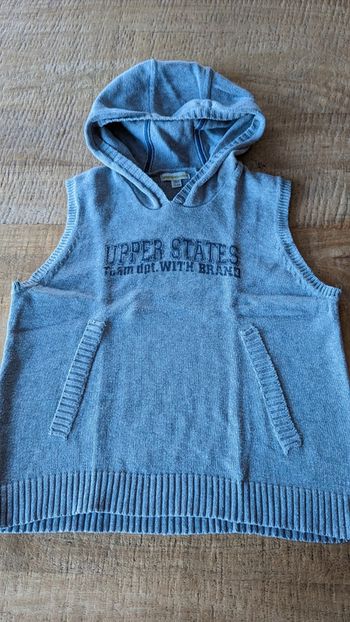 Pull sans manche à capuche