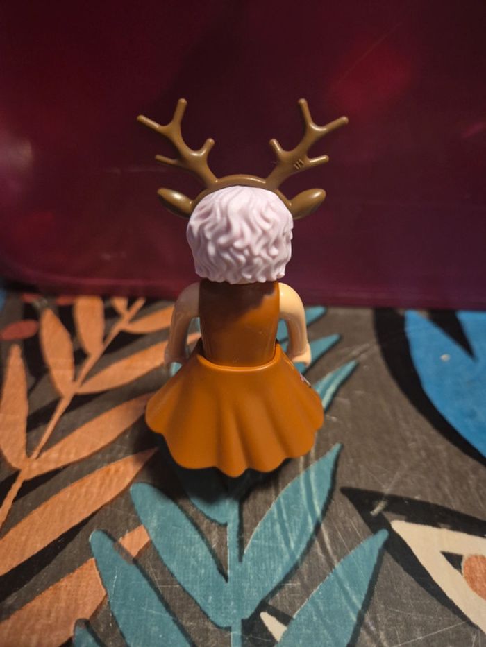 Playmobil femme déguisé en cerf - photo numéro 2