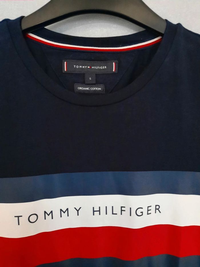 Tee-shirt tommy hilfiger taille s - photo numéro 2