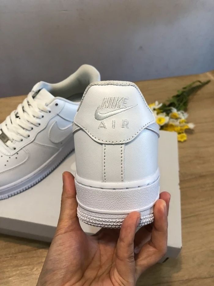 Nike Air Force 1 Low '07  Taille 40 - photo numéro 4