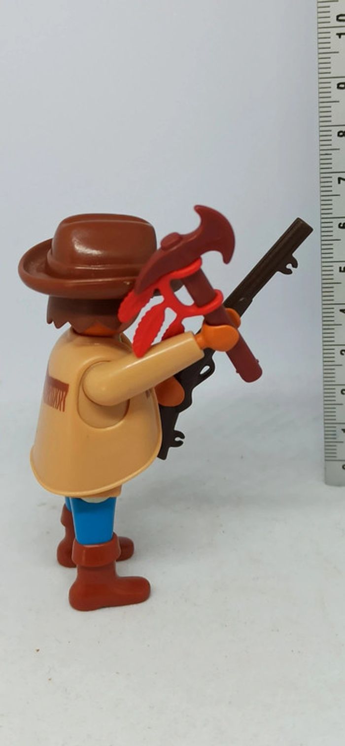 Homme avec haut marron et vert avec accessoires playmobil - photo numéro 2