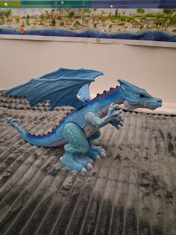 Grand "Dragon de glace" sonore et lumineux 