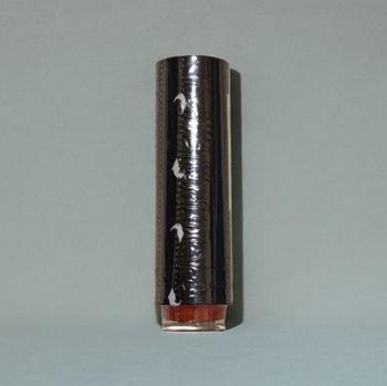 Rouge à lèvres rouge 56