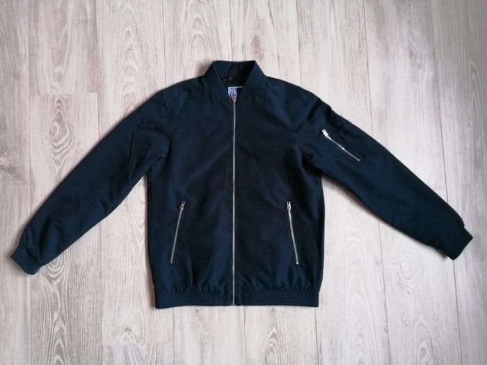 Veste Jack&Jones 
Taille 14 ans - 164cms
Comme neuve Très peu portée