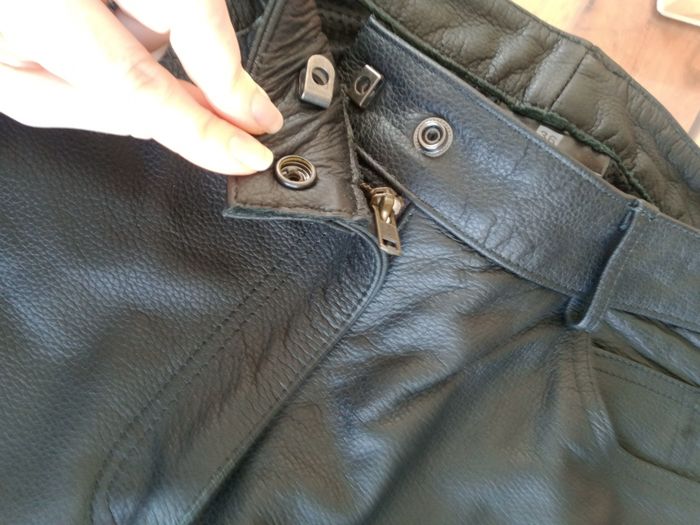 Pantalon moto cuir femme - photo numéro 4