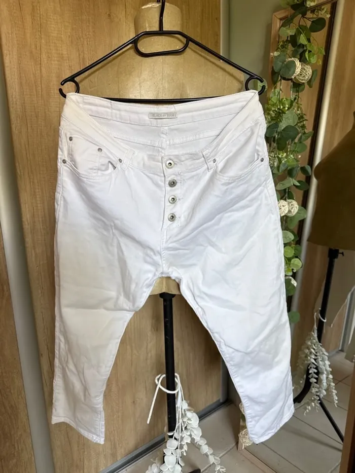 Jean court blanc femme note 40 mais taille 42