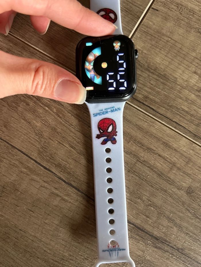 Montre numérique Spiderman - photo numéro 2