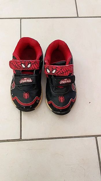 Basket spider man taille 25