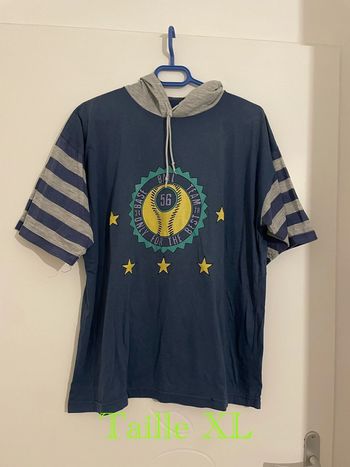 T-shirt vintage manche courte a capuche bleu marine rayure gris à motifs devant baseball taille XL