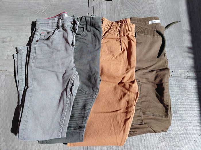 Lot de 4 pantalon taille 8 ans