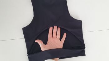 Haut noir neuf decolleté dans le dos en S