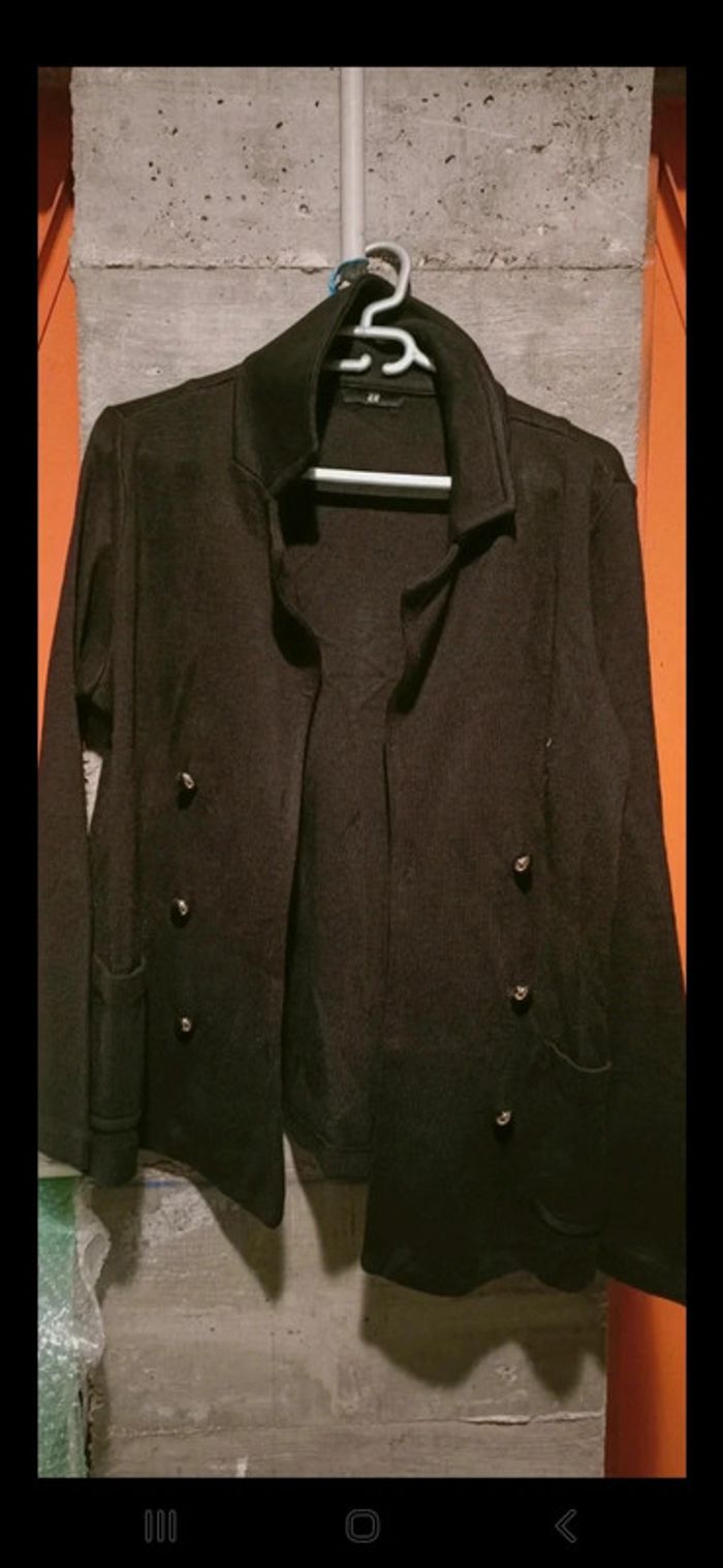 Veste a boutons noire