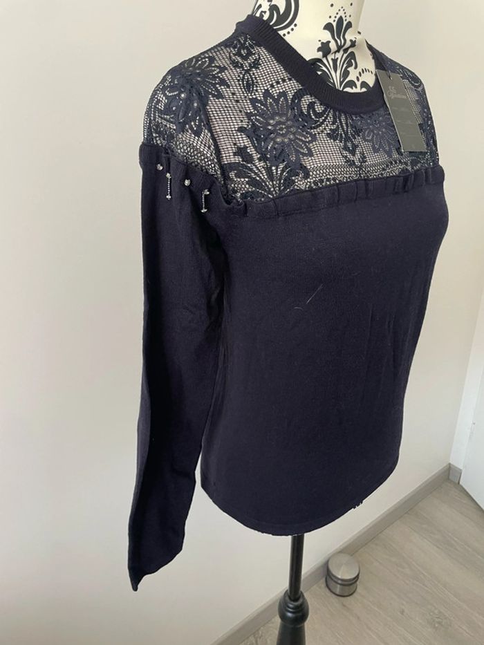 Pull manche longue bleu marine chaîne strass manche dentelle col neuf CC Fashion taille S/M - photo numéro 2