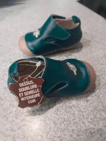 chaussures bébé pointure 16 neuve