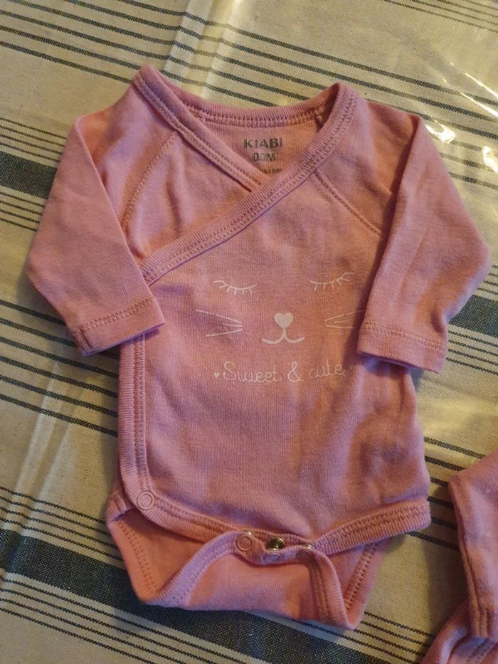 Lot de 2 bodies Kiabi taille 00 mois - photo numéro 2