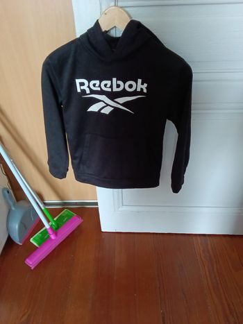 Sweat Reebok noir et blanc