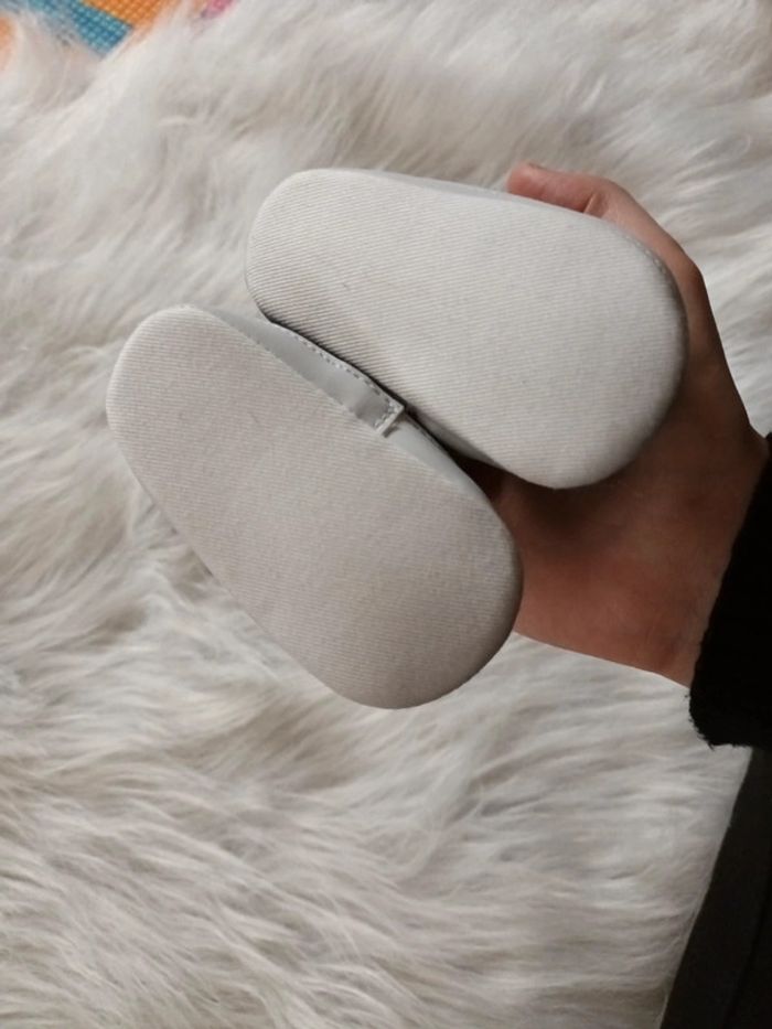 Chaussures neuves 0/3mois - photo numéro 3