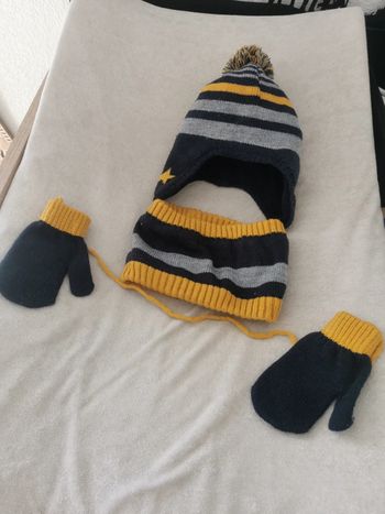Lot bonnet gants tour de cou