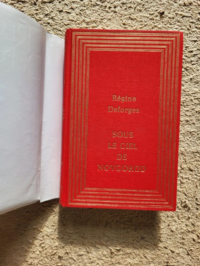 Livre Sous le ciel de Novgorod de Régine Deforges - photo numéro 5