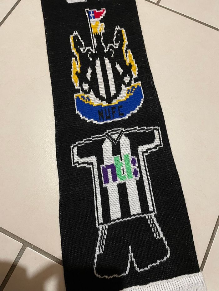 Écharpe foot NUFC - photo numéro 3