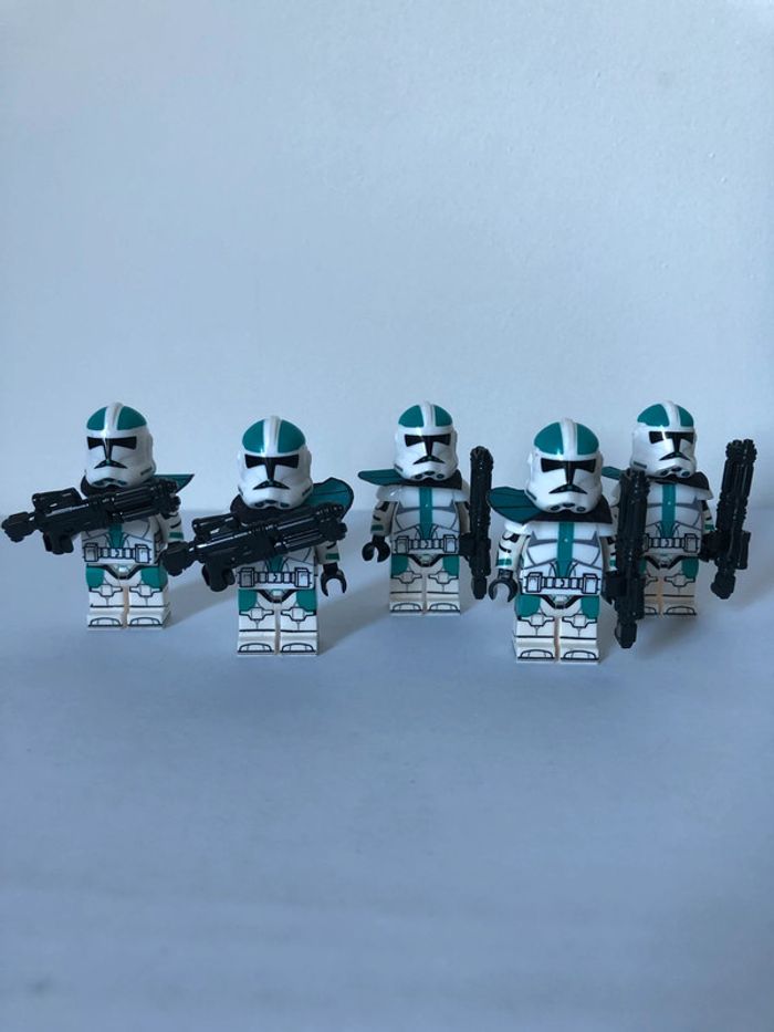 Figurine type lego 5 clones verts. Star Wars