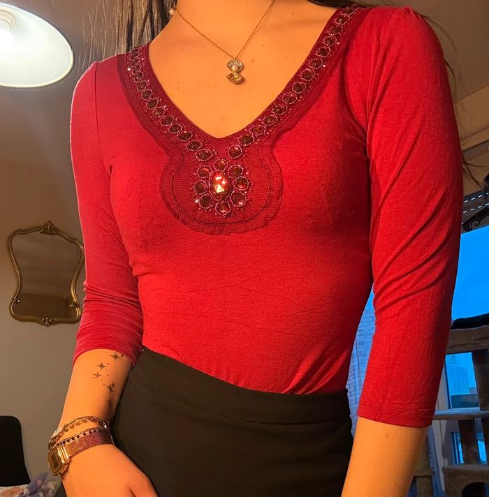 Haut strass et perles 💋 - photo numéro 3
