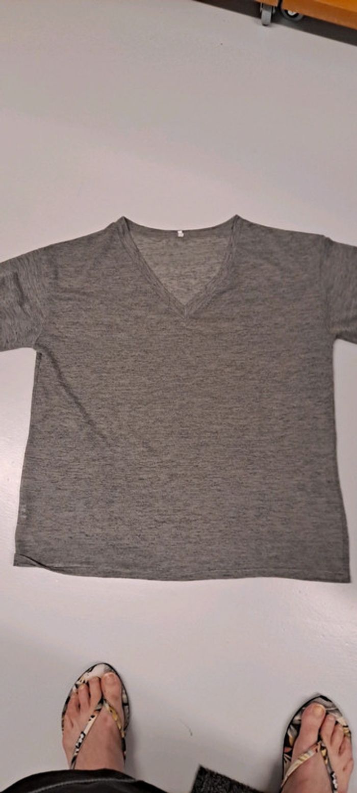 Tee shirt col V