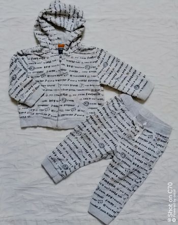 Kiabi ensemble veste capuche pull pantalon 12 mois