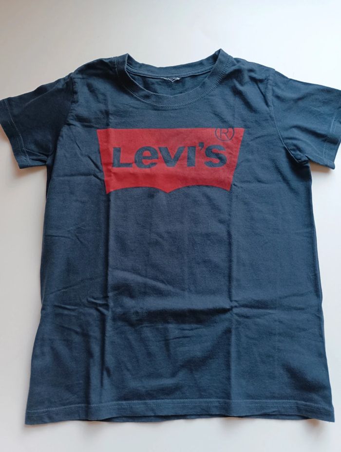 T-shirt taille 8 ans en bon état