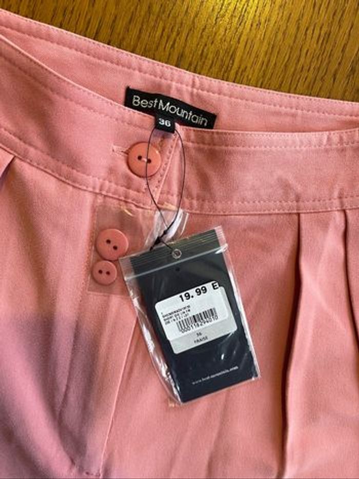 Short neuf taille 36 - photo numéro 2