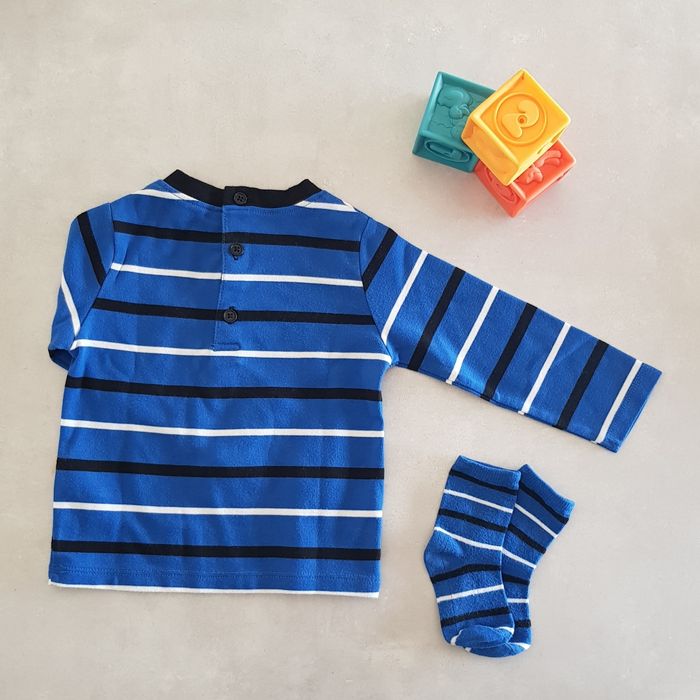 T-shirt + chaussettes 18mois - photo numéro 2