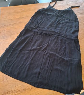 Robe noire fluide femme – Bretelles fines 