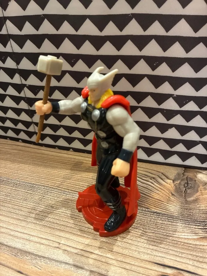 Figurine Thor Marvel 12/13 cm très bon état. - photo numéro 3