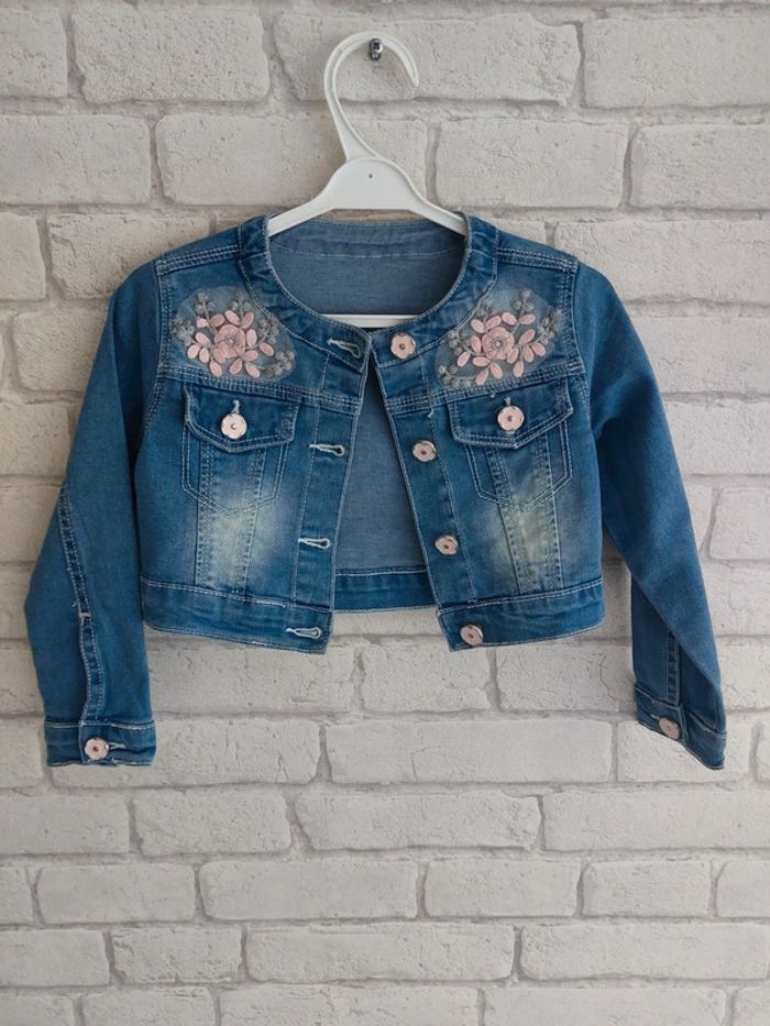 Veste courte en jeans taille 4 ans