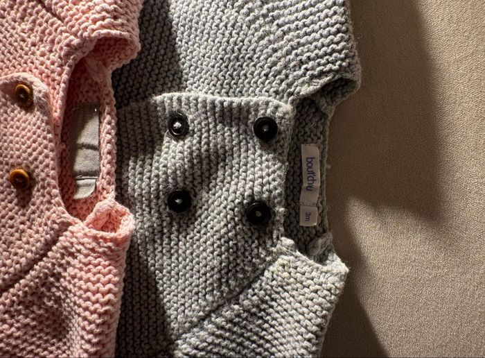 Lot de 2 gilet bébé neuf 3-6 mois - photo numéro 2