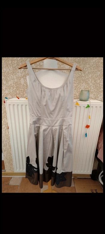 👗Robe beige à fleurs T36